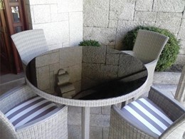 Mesa y sillas rattan y aluminio